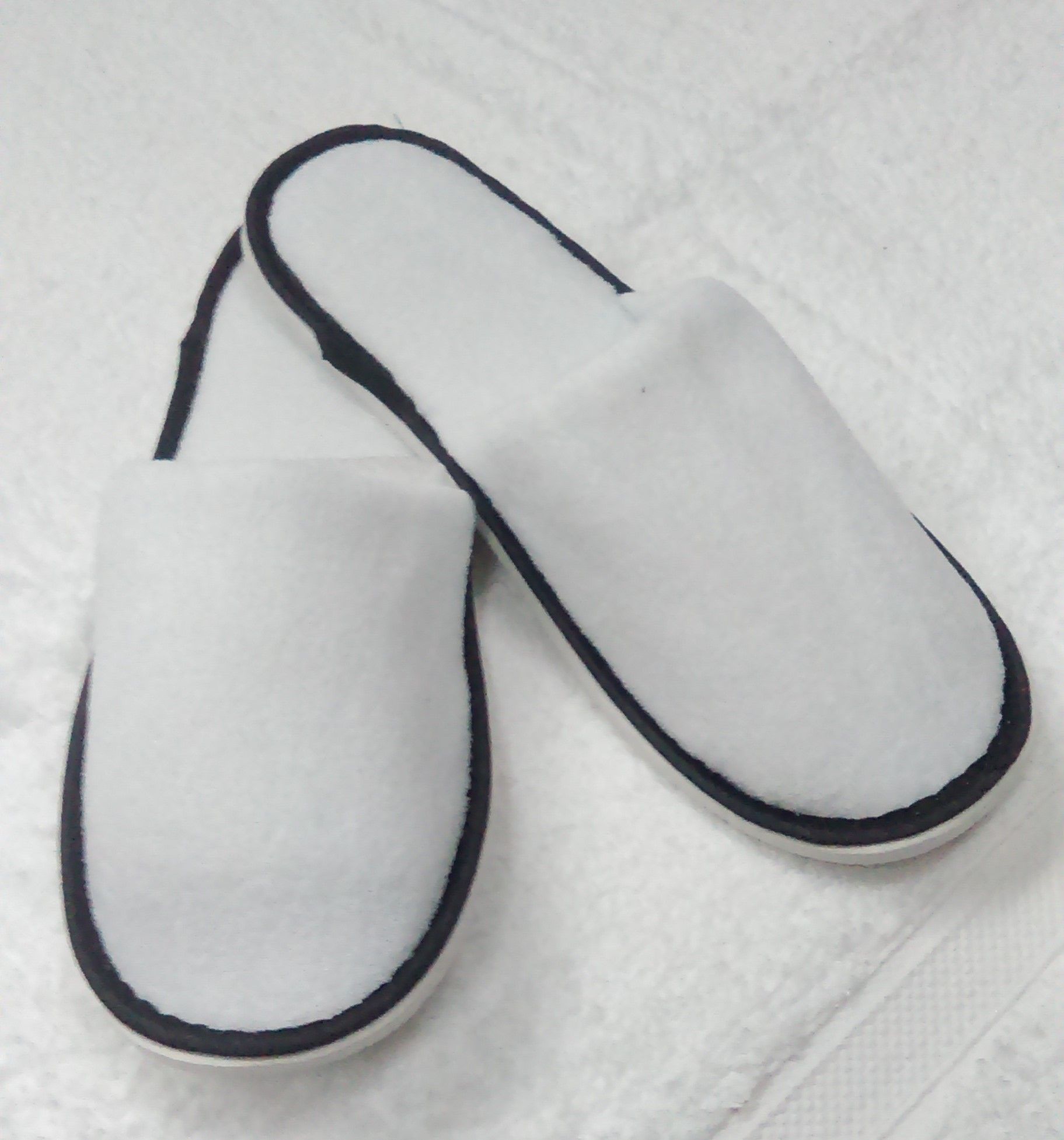 Hotel Closed Toe Terry Slippers with Black Trim